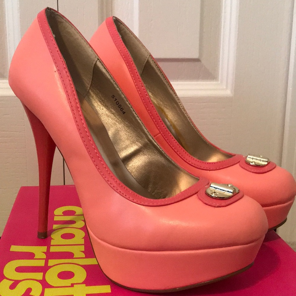 Coral platform pumps with gold studs